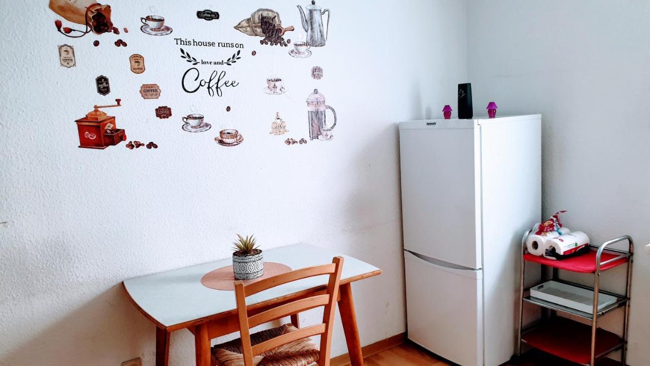 Budget Rooms In Halle With Shared Bathroom, Free Wifi, Netflix & Ipad Buitenkant foto