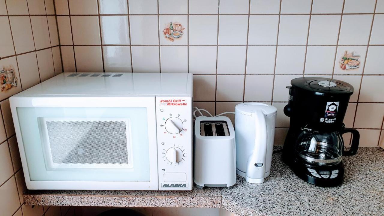 Budget Rooms In Halle With Shared Bathroom, Free Wifi, Netflix & Ipad Buitenkant foto