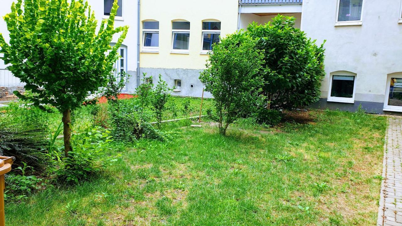 Budget Rooms In Halle With Shared Bathroom, Free Wifi, Netflix & Ipad Buitenkant foto