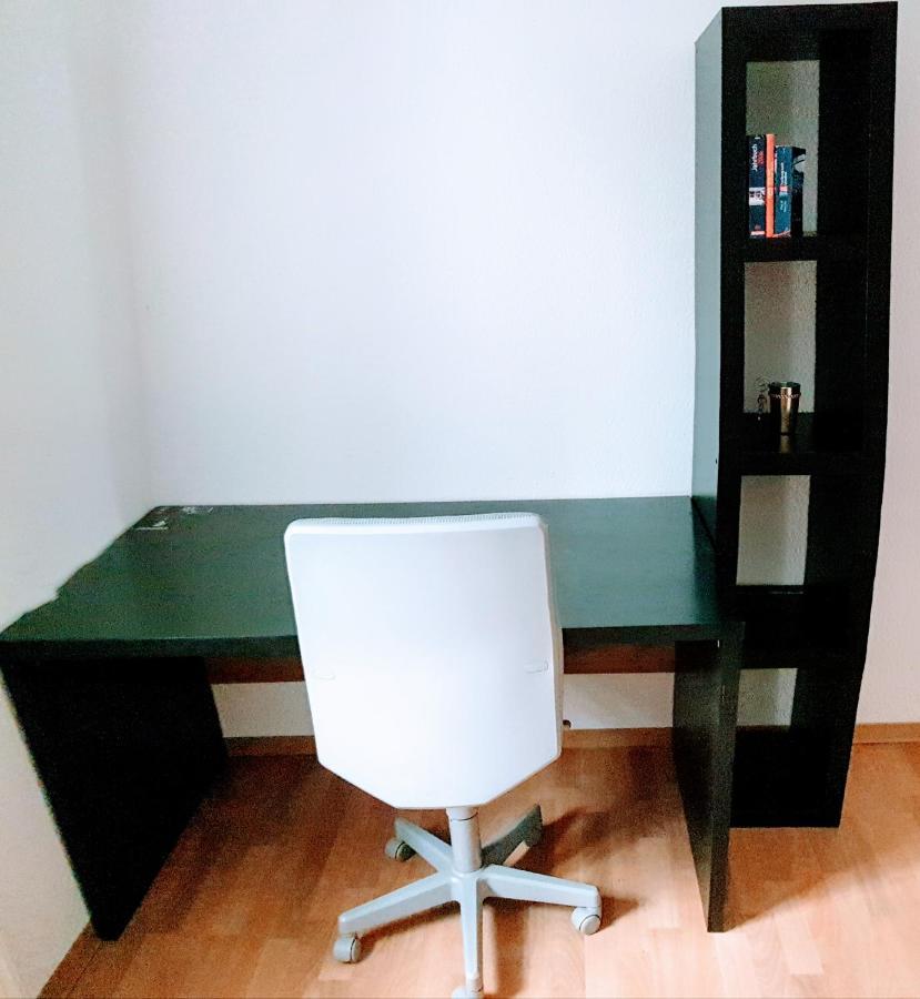 Budget Rooms In Halle With Shared Bathroom, Free Wifi, Netflix & Ipad Buitenkant foto