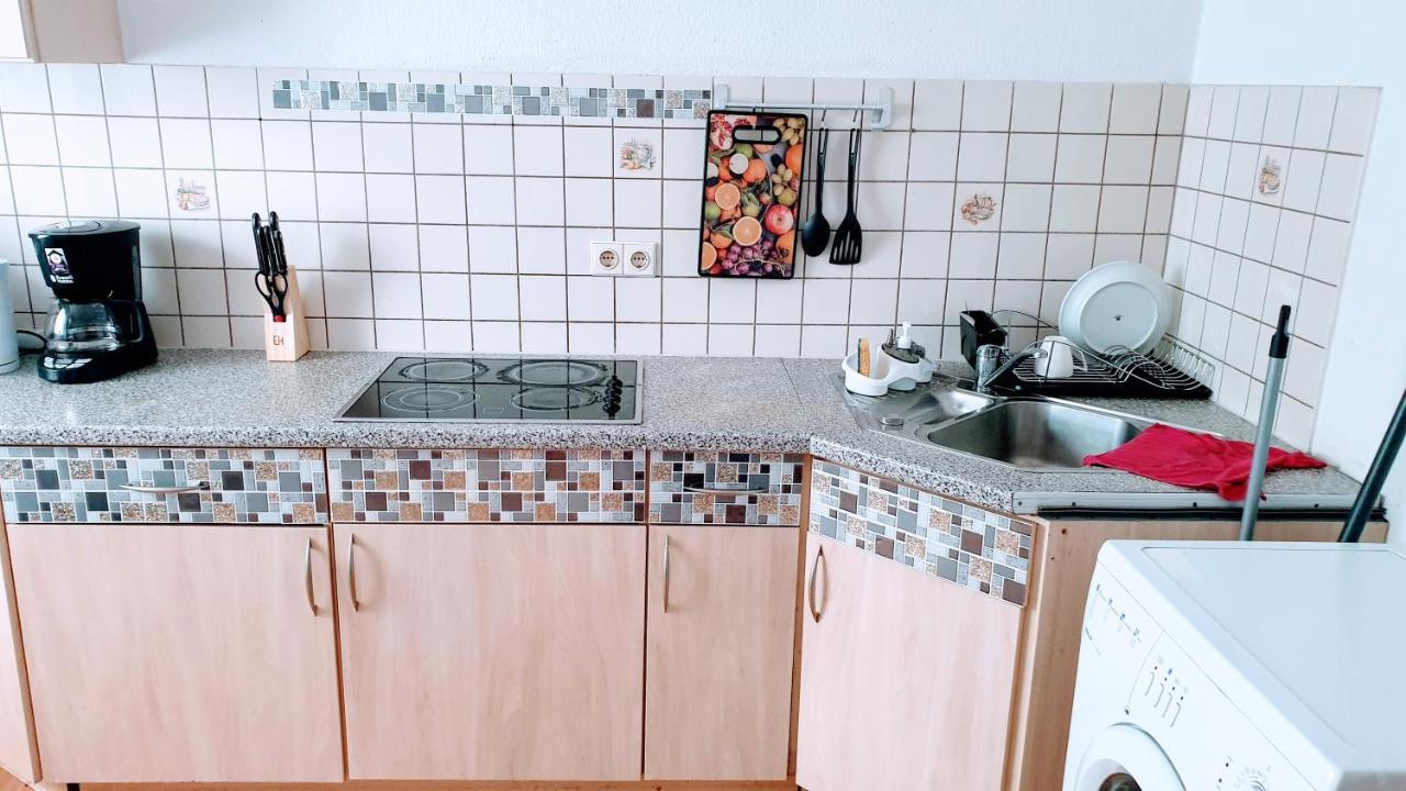 Budget Rooms In Halle With Shared Bathroom, Free Wifi, Netflix & Ipad Buitenkant foto