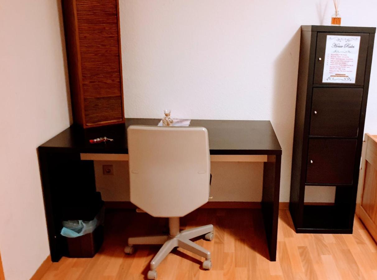 Budget Rooms In Halle With Shared Bathroom, Free Wifi, Netflix & Ipad Buitenkant foto