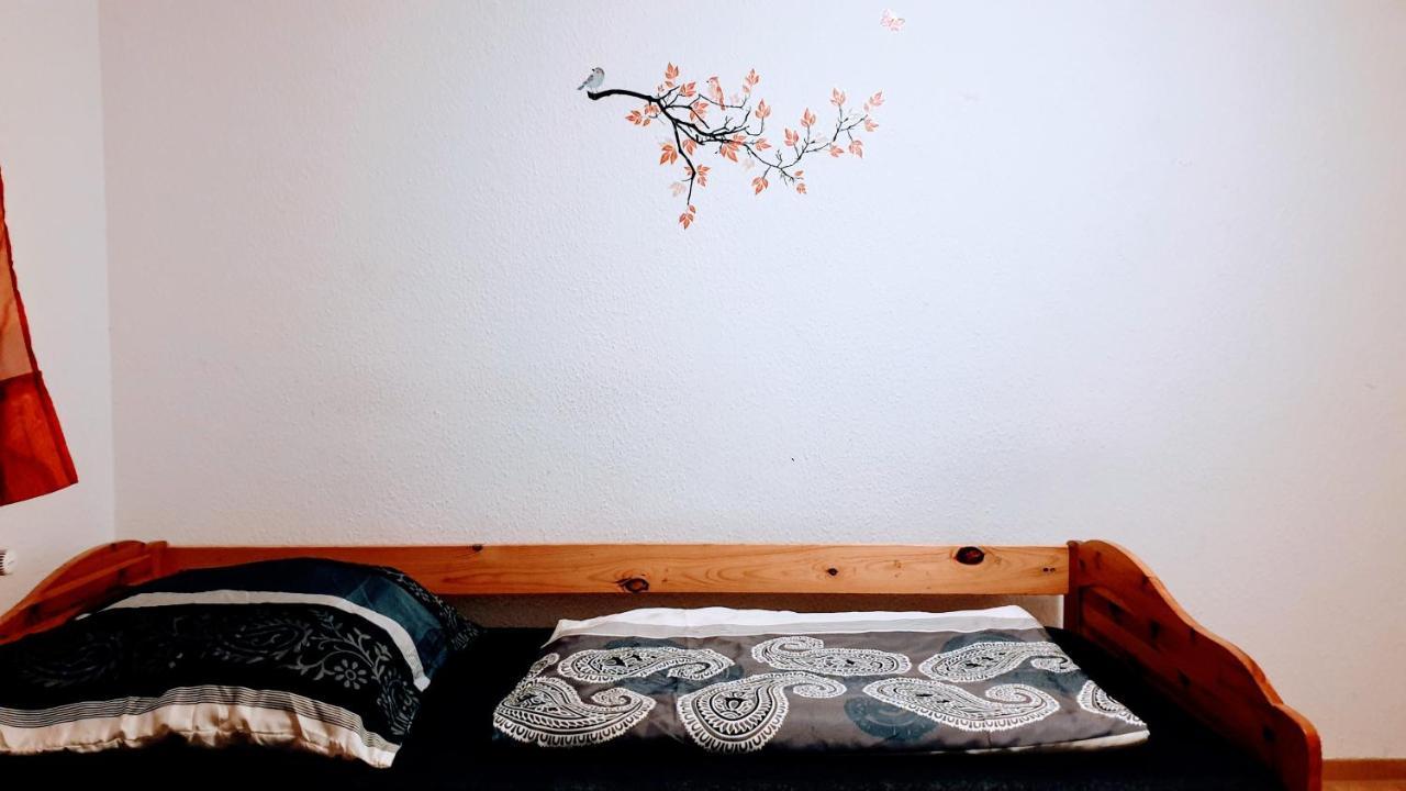 Budget Rooms In Halle With Shared Bathroom, Free Wifi, Netflix & Ipad Buitenkant foto