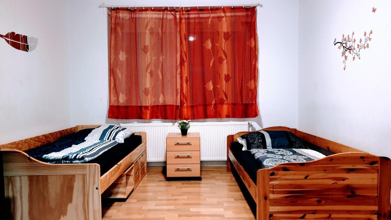 Budget Rooms In Halle With Shared Bathroom, Free Wifi, Netflix & Ipad Buitenkant foto