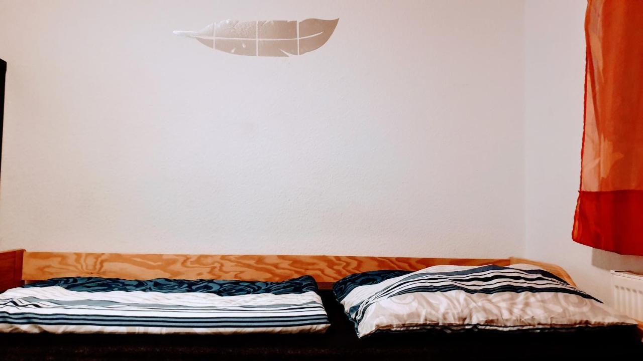 Budget Rooms In Halle With Shared Bathroom, Free Wifi, Netflix & Ipad Buitenkant foto