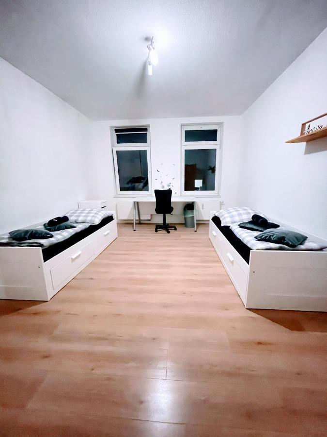 Budget Rooms In Halle With Shared Bathroom, Free Wifi, Netflix & Ipad Buitenkant foto